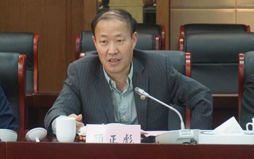 顾正彪副校长介绍学校情况